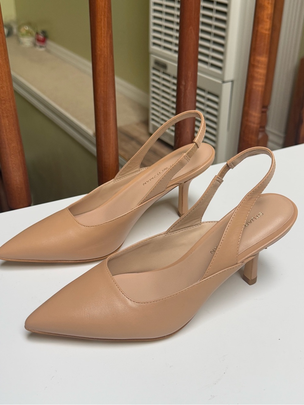 Stuart Weitzman Tan Slingback Pointed-Toe Kitten Heels. size 4.5 women H41N5